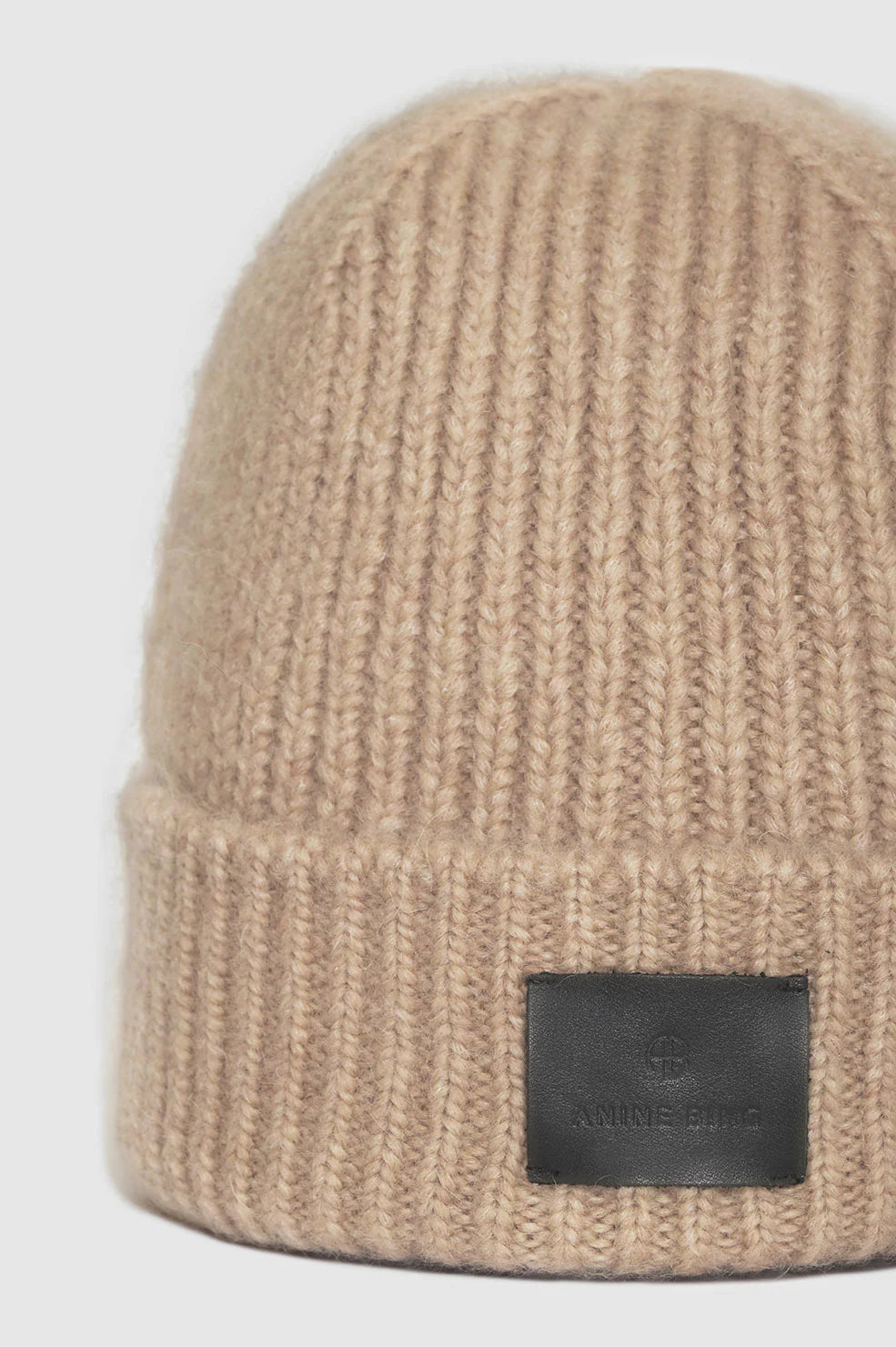 Elia Beanie, Camel